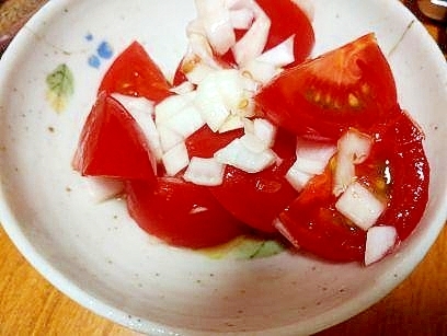 トマトと　新玉の　ポン酢マリネ