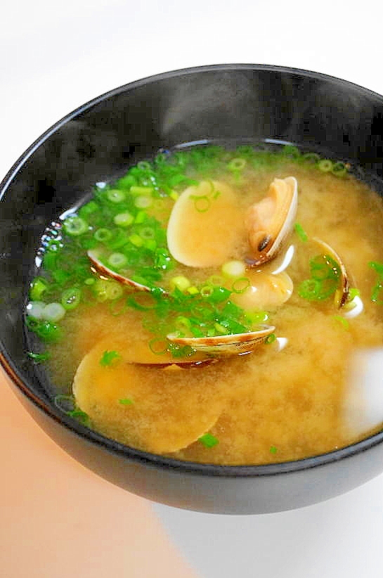 水から煮ることで出汁要らず!アサリの味噌汁