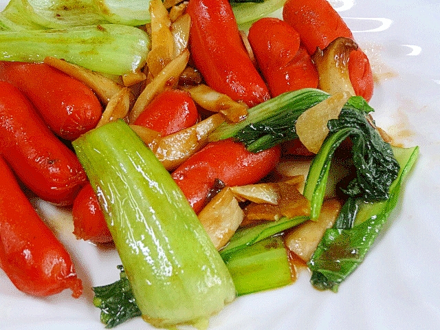 「赤ウィンナーとエリンギ青梗菜の牡蠣油炒め」