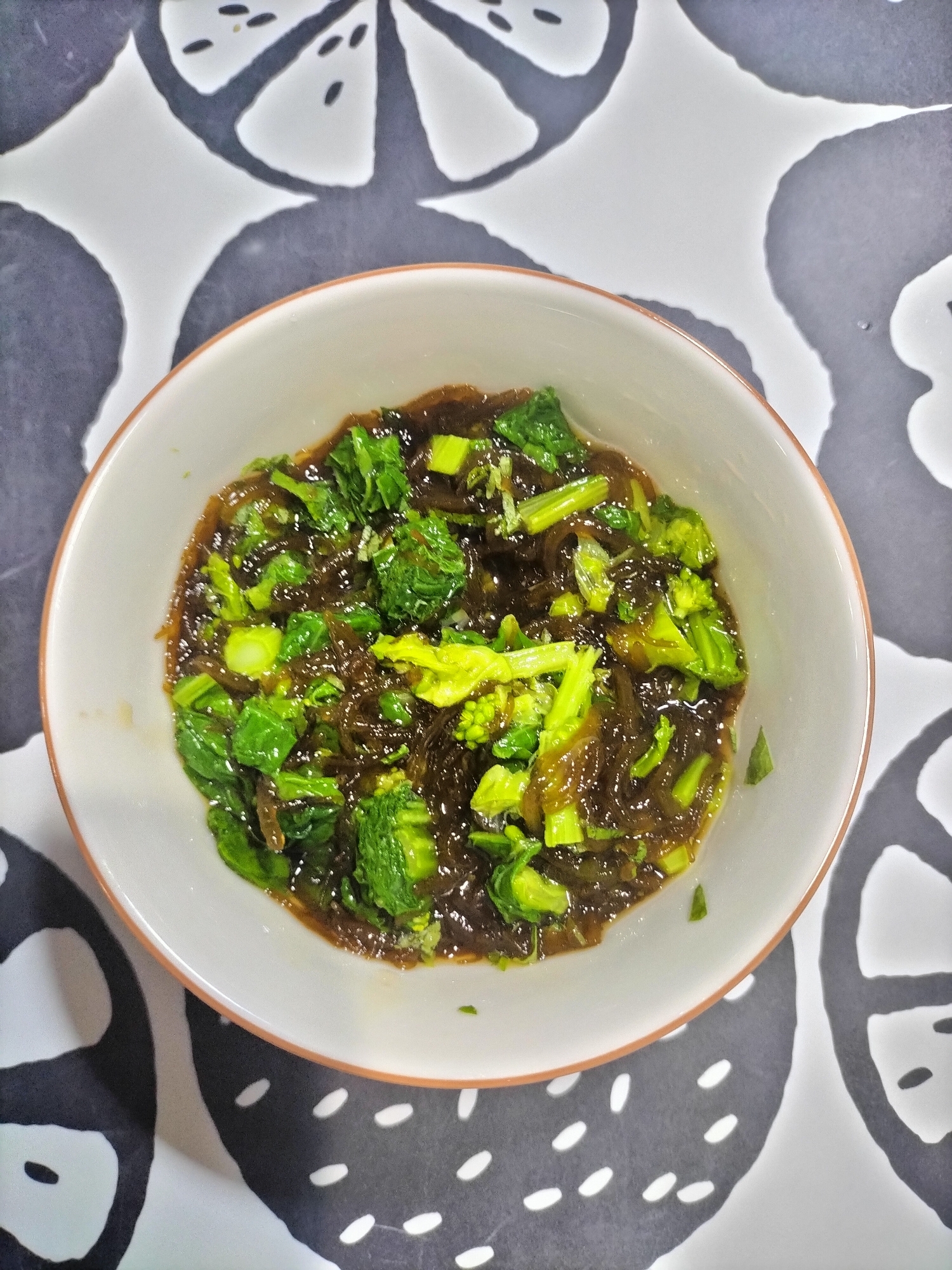 もずくと菜の花の和え物