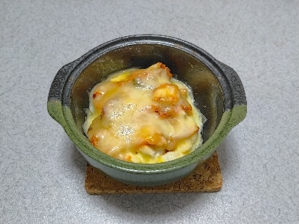 副菜が欲しくて、ちょうど家にある材料でできました。
チーズとキムチの組合せもいいですね。