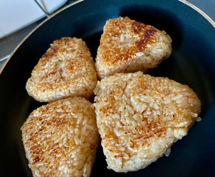 旦那が焼きおにぎり大好きで作りました。
すごく美味しいです！！
これからもリピします（  › ·̮ ‹  ）