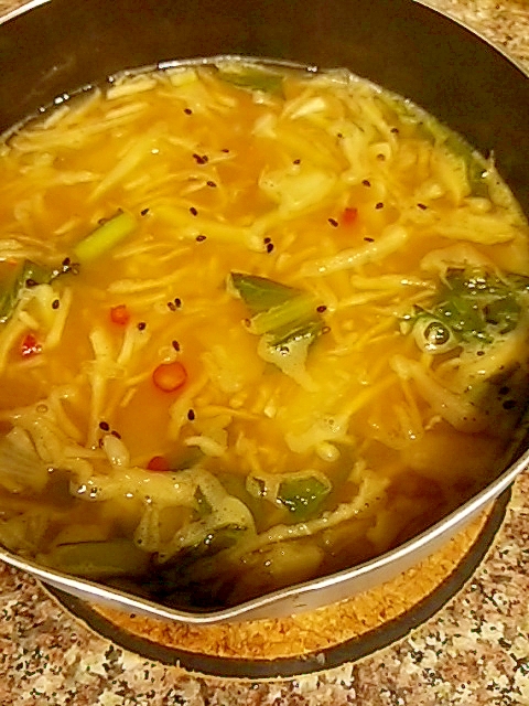 切り干し大根と小松菜の三十雑穀味噌スープ