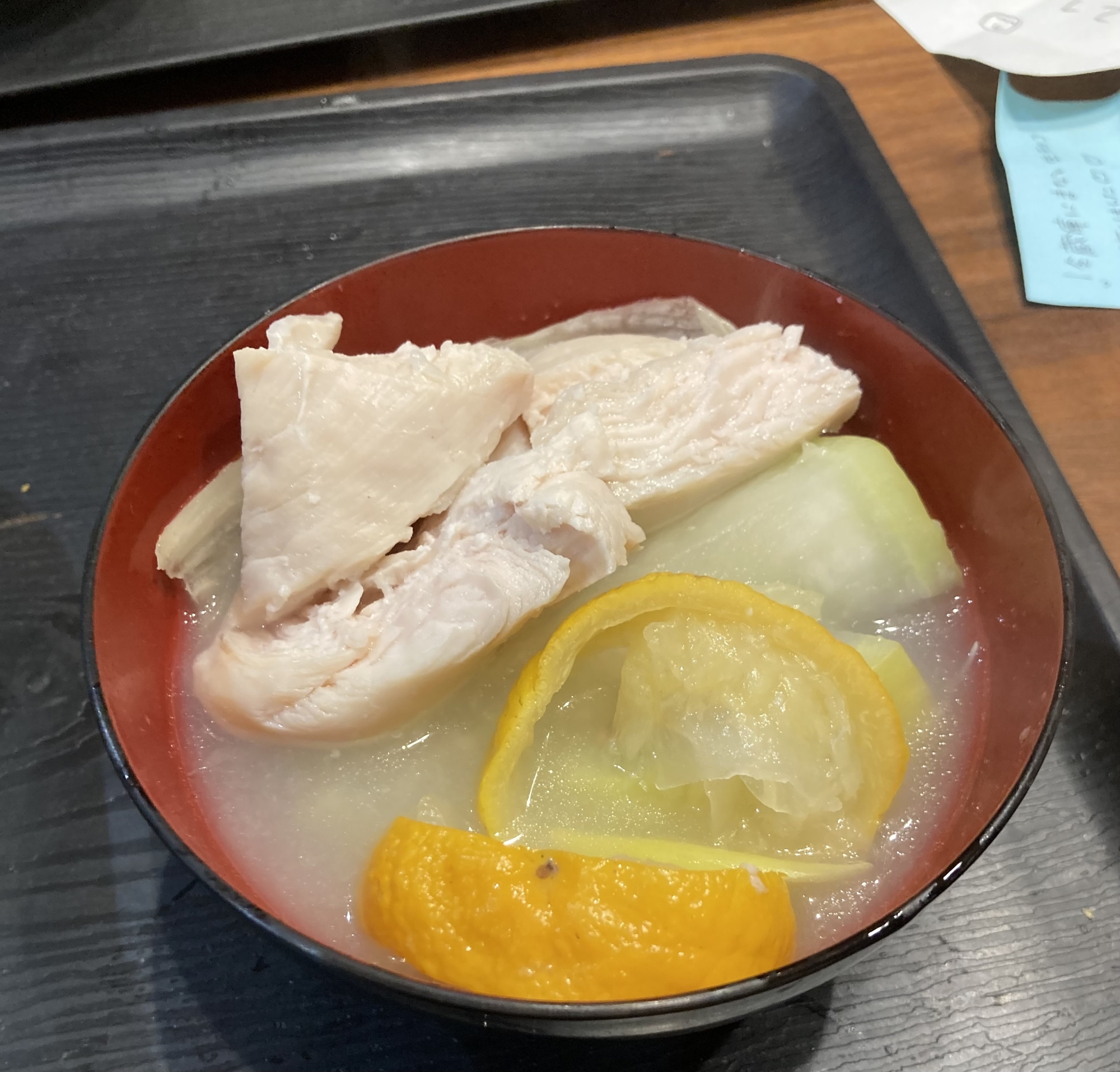 ゆずと鶏モモ肉と大根のほかほかスープ