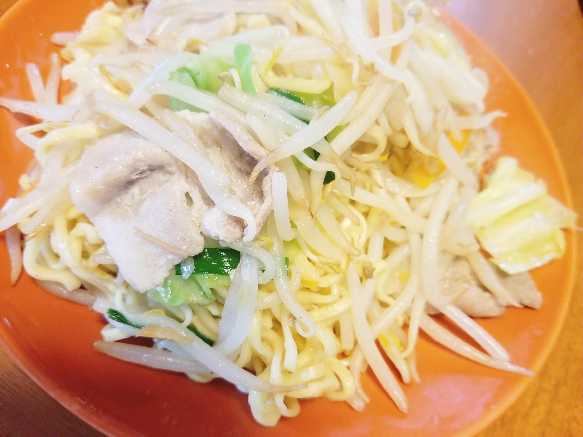 ★簡単★インスタントラーメンで豚骨塩焼きそば