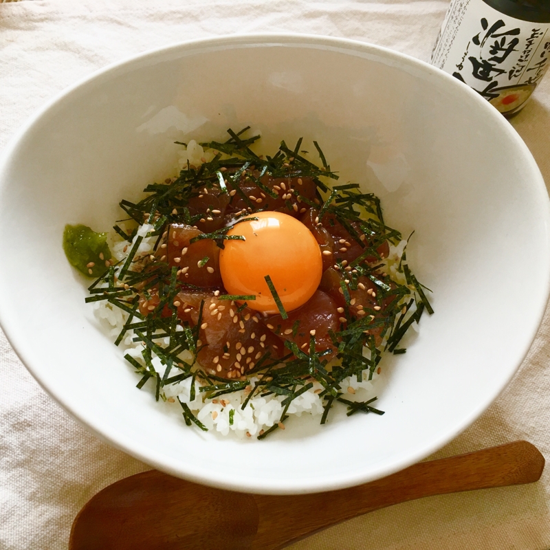 余ったまぐろで♪コロコロ鮪の醤油漬卵黄のっけ丼♡