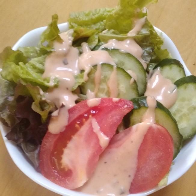 サニーレタスと胡瓜とトマトのサラダ