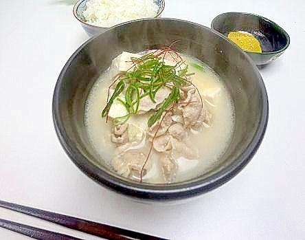 ラーメン好きに捧げる贅沢な豚汁