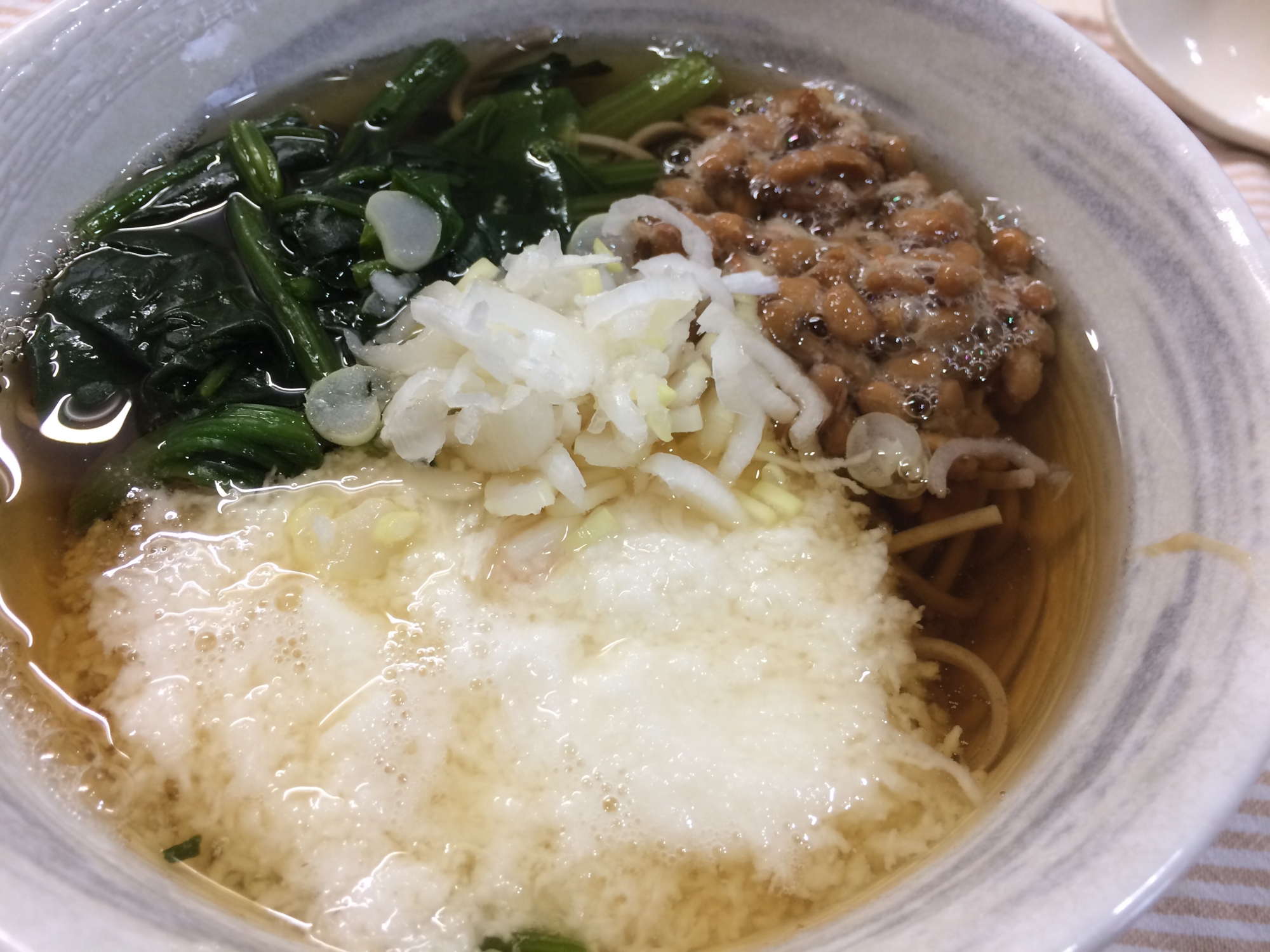 妊婦食に☆とろろと納豆とほうれん草の温蕎麦