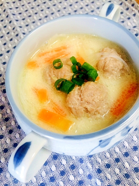 生姜入り肉団子の豆乳スープ