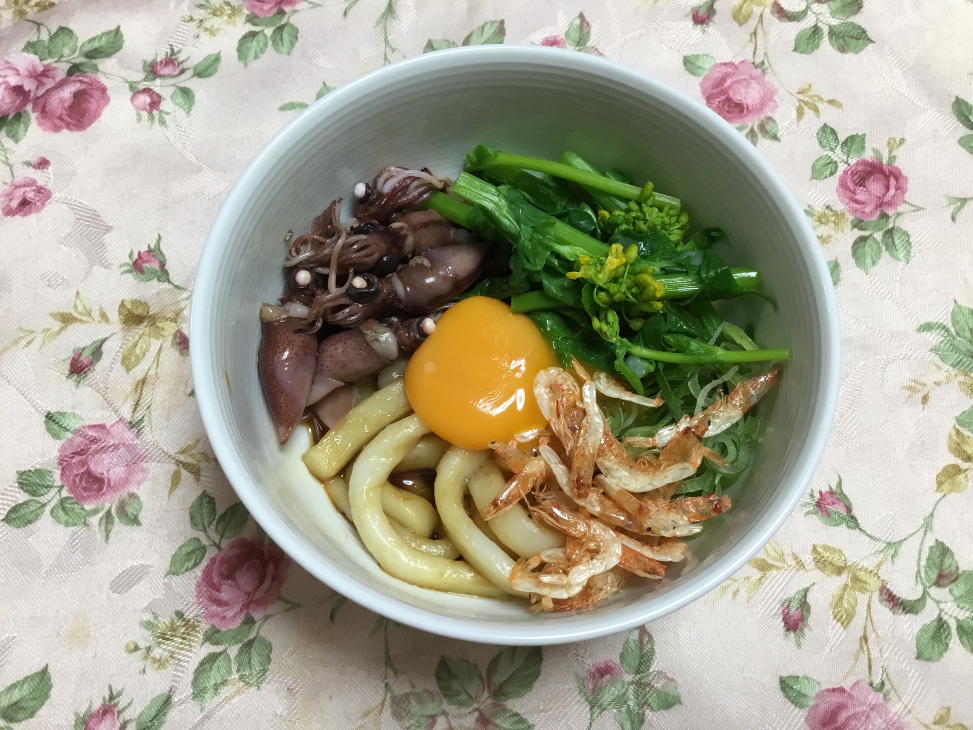 菜花とホタルイカと桜エビの伊勢うどん