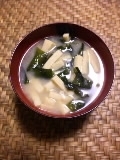 簡単♪おいしい！ヘルシー♪高野豆腐とわかめの味噌汁