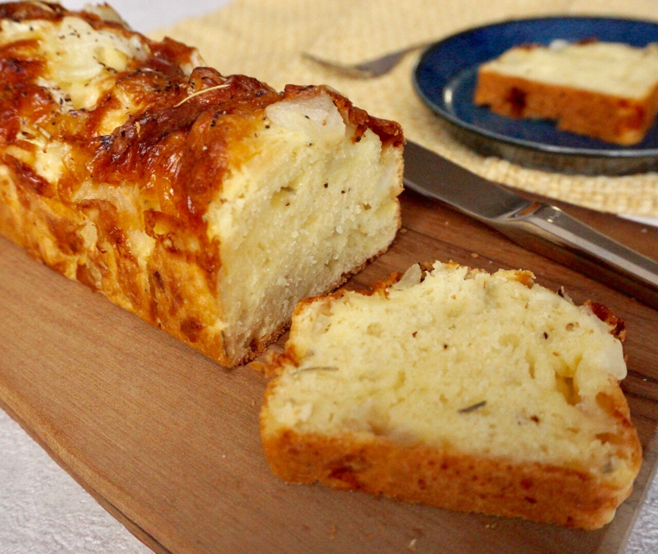 玉ねぎとチーズのケークサレ