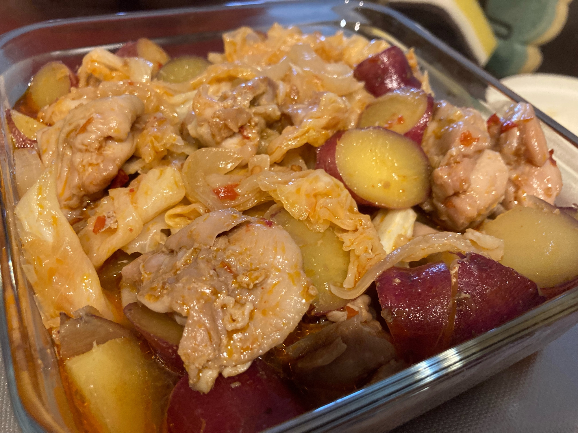 ピリ辛のさつまいもとキャベツ鍋