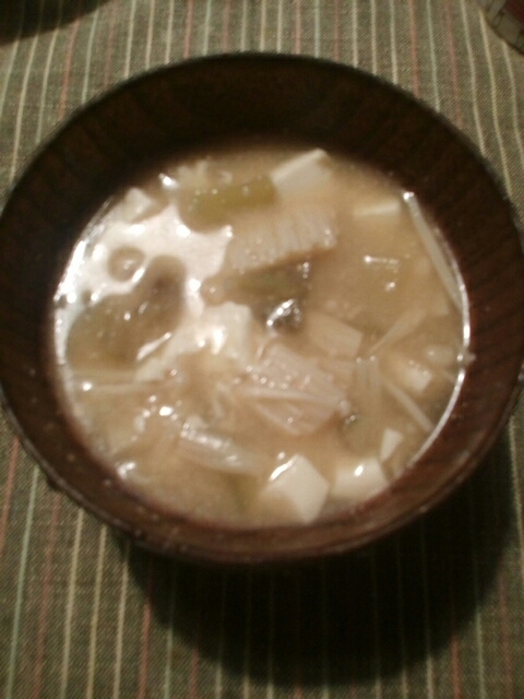 豆腐とナスと油揚げとえのき茸の味噌汁