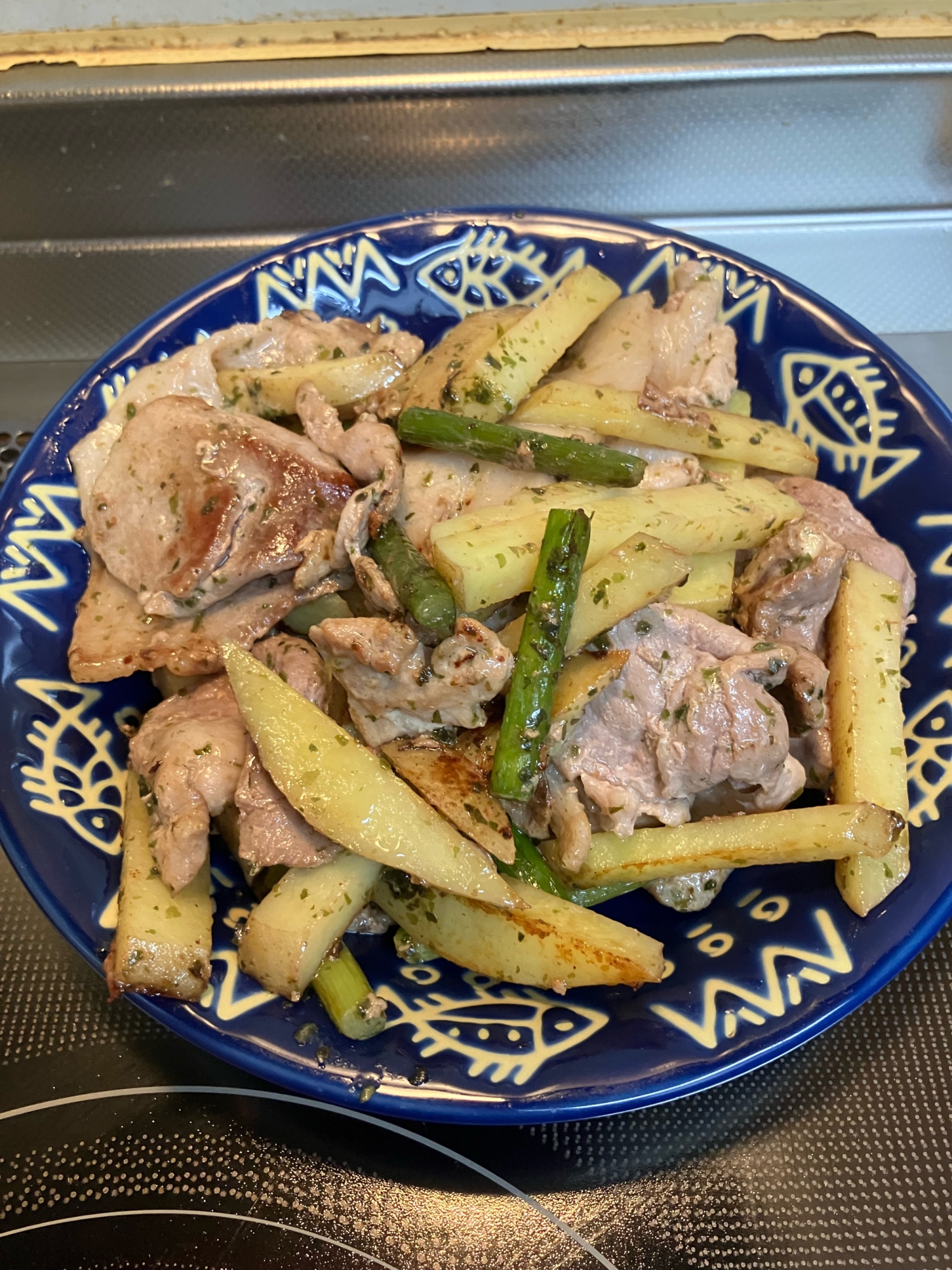 豚肉とジャガイモとニンニクの芽のマヨ醤油炒め^_^