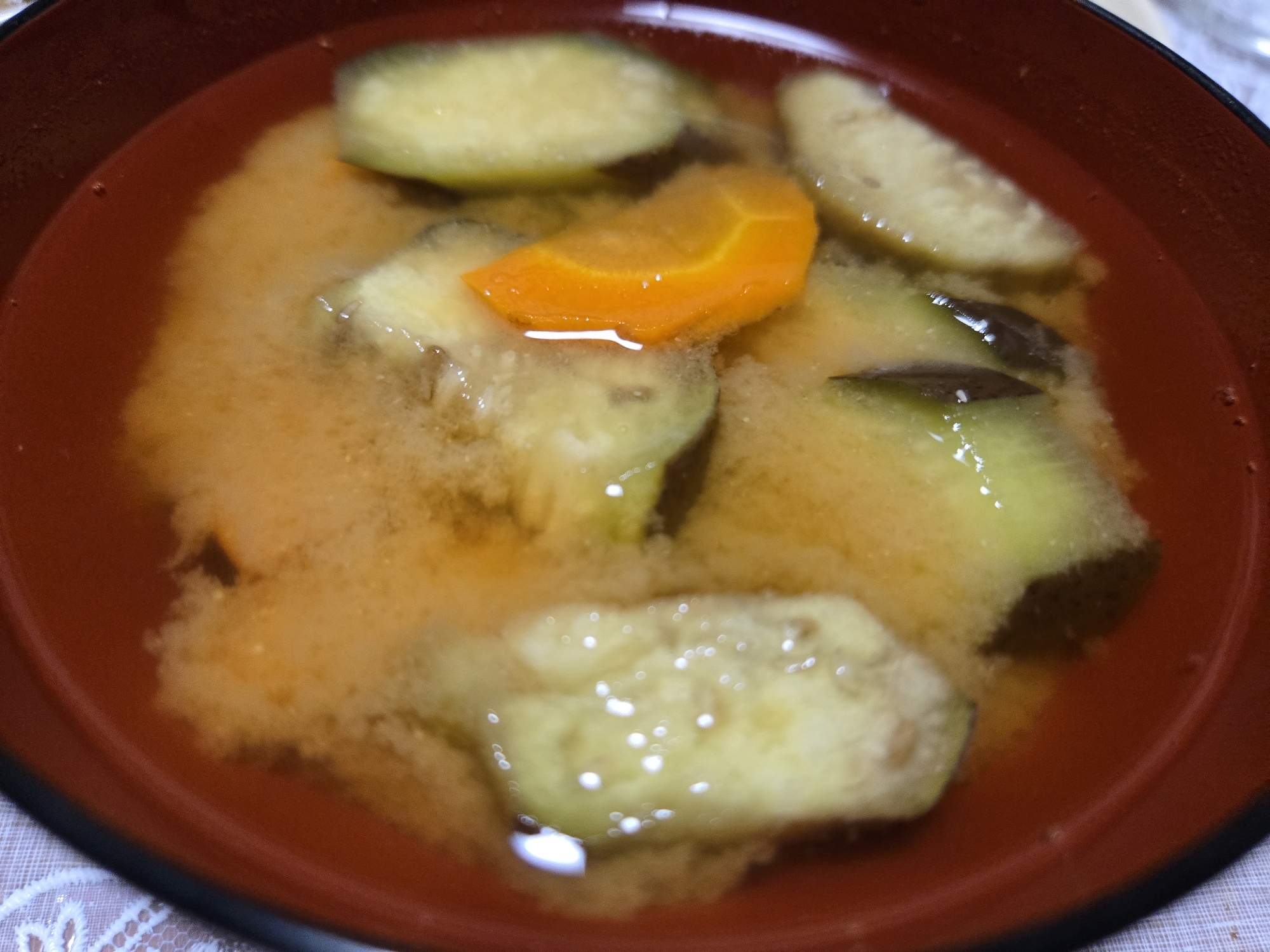 にんじんとナスのお味噌汁