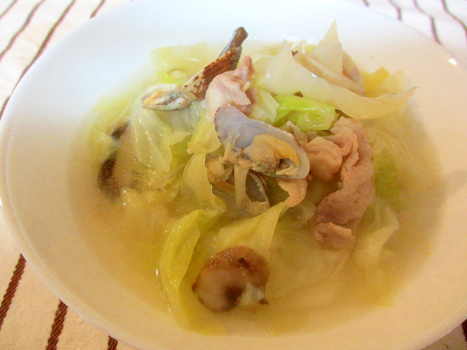 豚肉とアサリのキャベツスープ