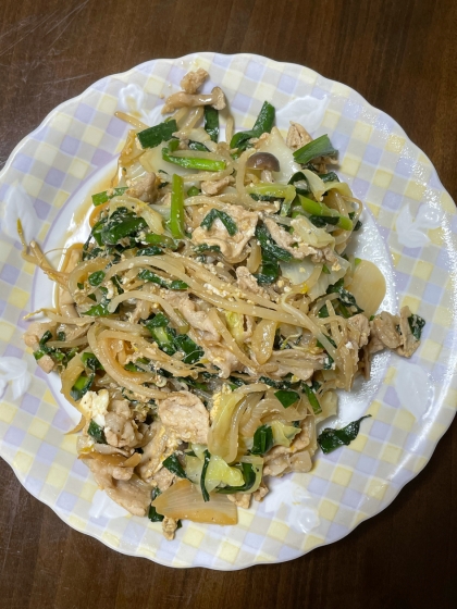 冷蔵庫に残っている野菜も追加して作りました！
美味しく出来ました(*^^*)