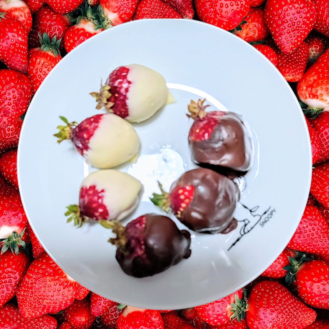 苺のチョコとホワイトチョコがけ