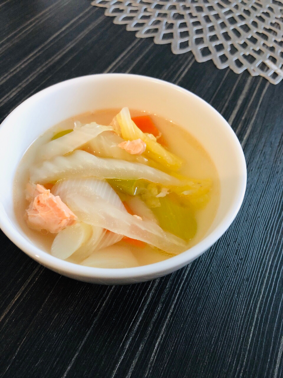 鮭あらと白菜のブイヨンスープ