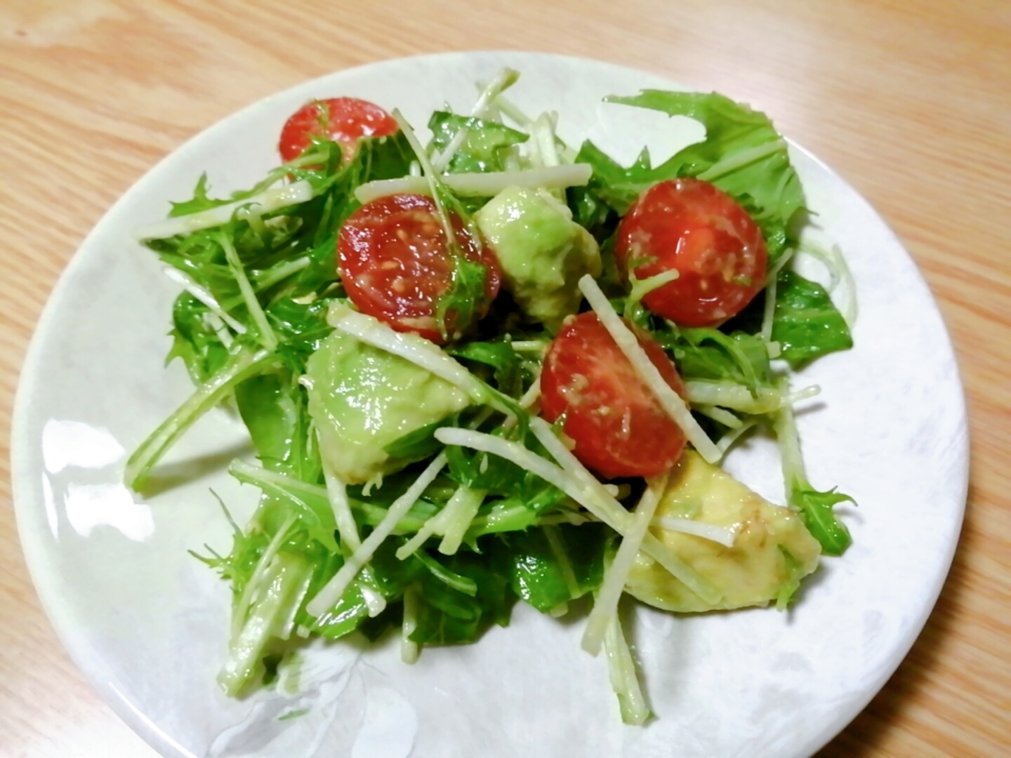 水菜とアボカドとミニトマトのサラダ