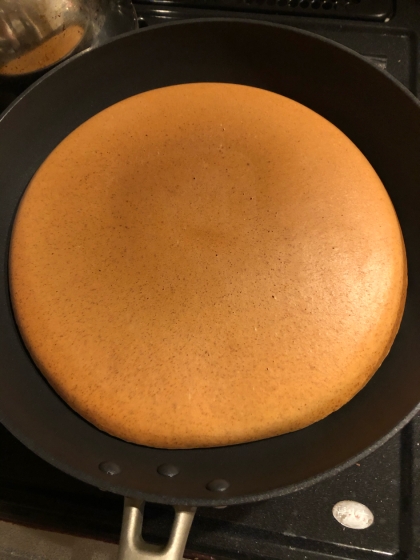 フライパン丸ごと一枚で！大きなパンケーキ
