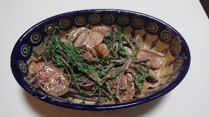 赤色の水菜が手に入ったので作ってみました。本当に水菜がシャキシャキしていました！マスタードが効いていて、美味しく食べられました！