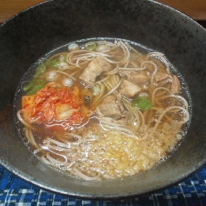 エリンギたっぷり❣キムチと牛肉の温かお蕎麦