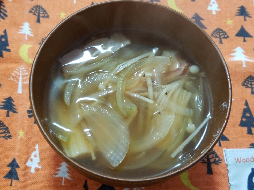 ベーコンと榎茸と玉ねぎの和風スープ