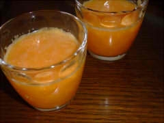 オレンジとにんじんのフレッシュジュース