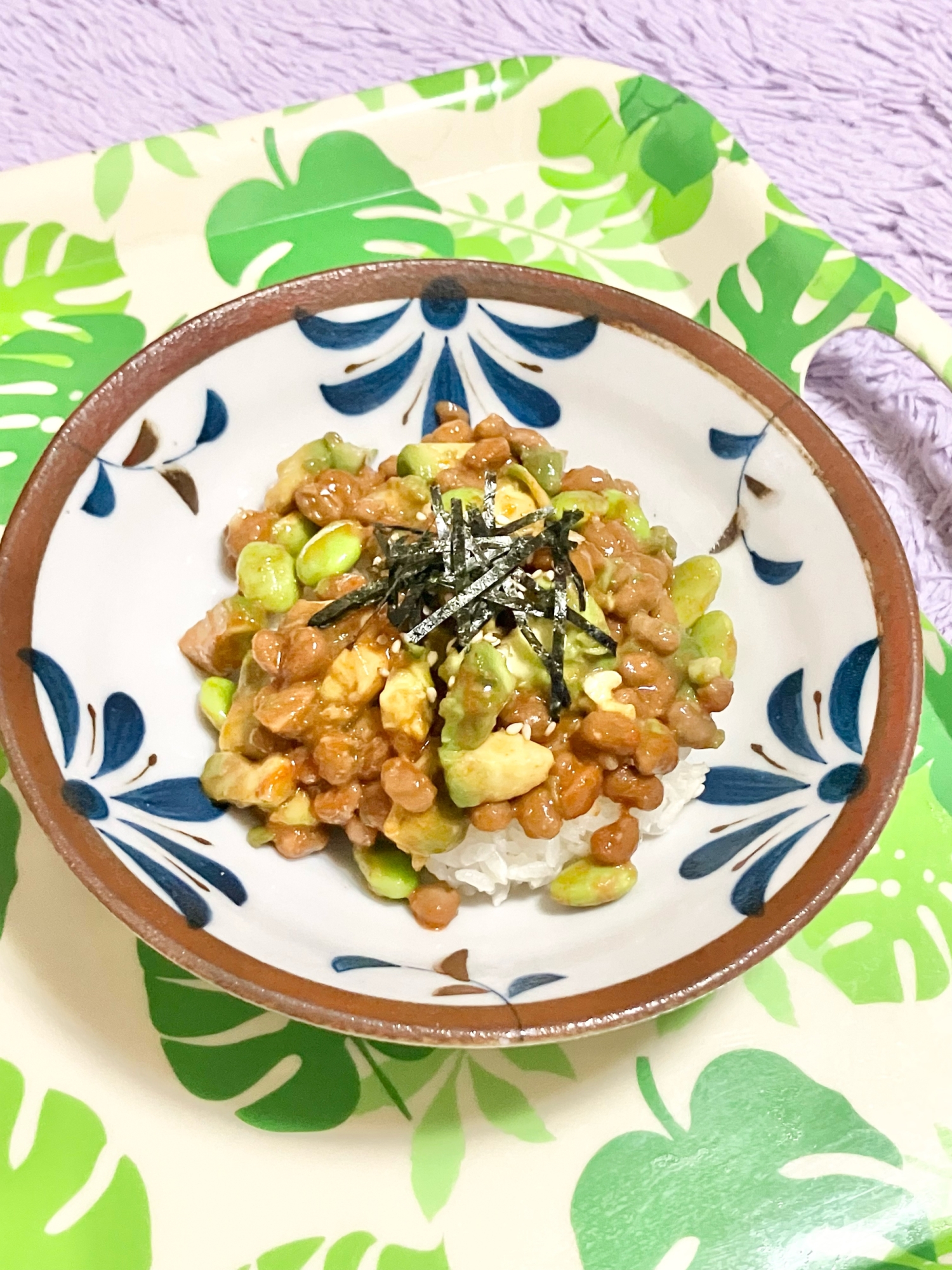 簡単☆アボカドと枝豆と納豆のせご飯