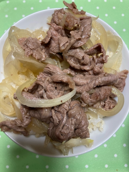 切り方変えるだけ！「玉ねぎシャキシャキ☆牛丼」