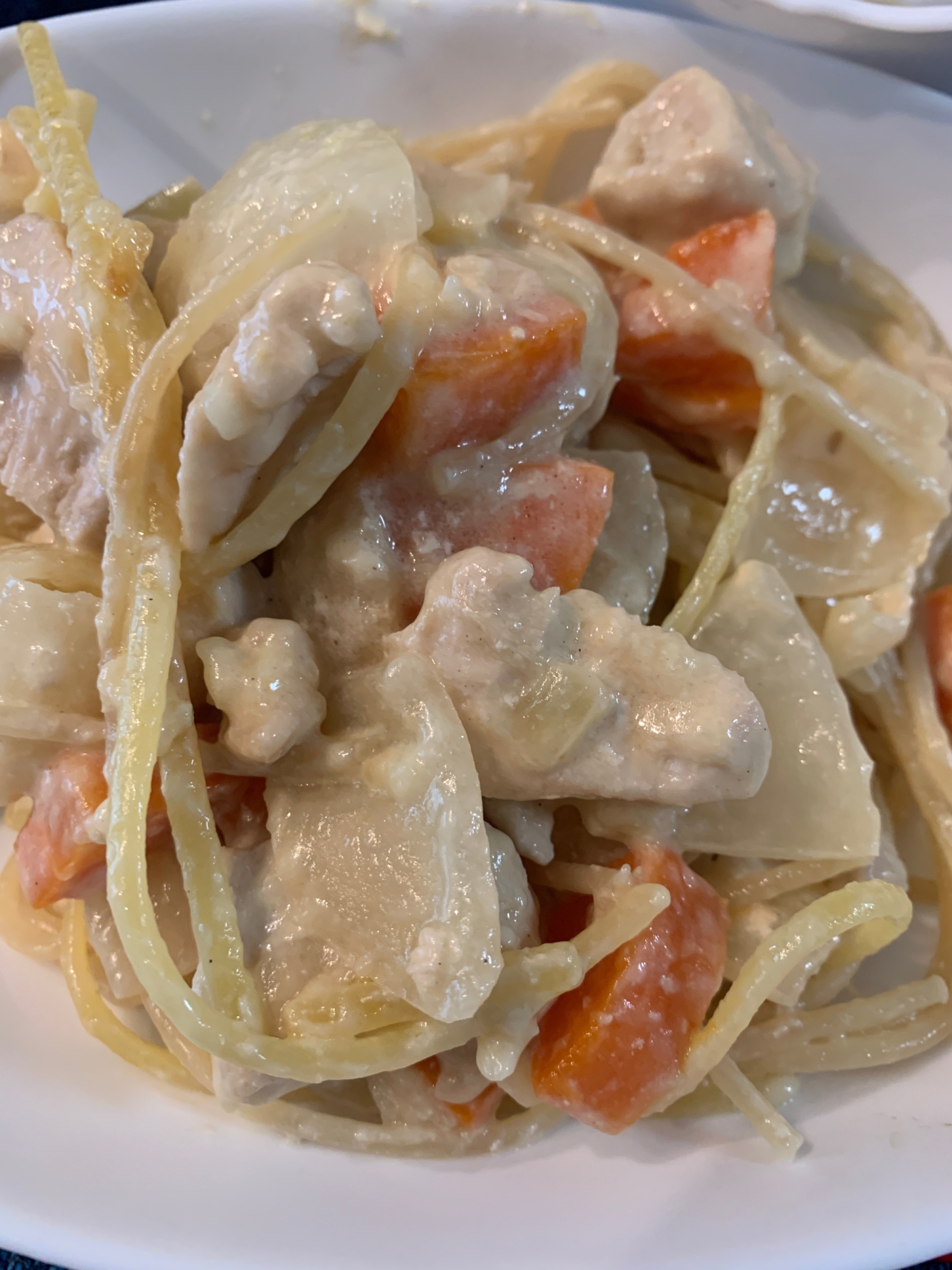 鶏肉と野菜のクリームソースパスタ