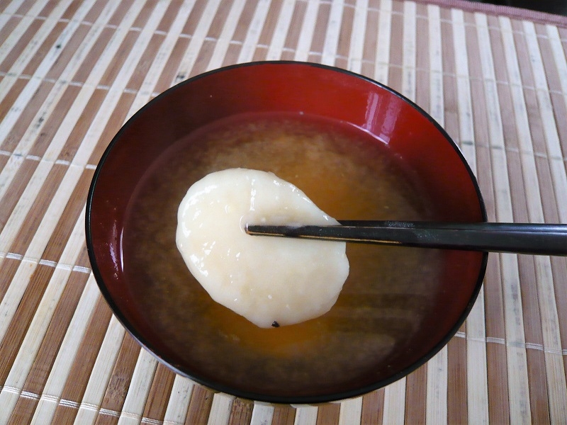 うどん風団子の味噌汁