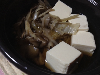 舞茸を入れて作りました♡牛蒡ときのこから染み出た出汁で、とっても美味しい湯豆腐にお腹も身体も大満足でした♡レシピ感謝☆
今年も宜しくお願いします♪( ´▽｀)