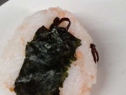*鮭と塩昆布のおにぎり*