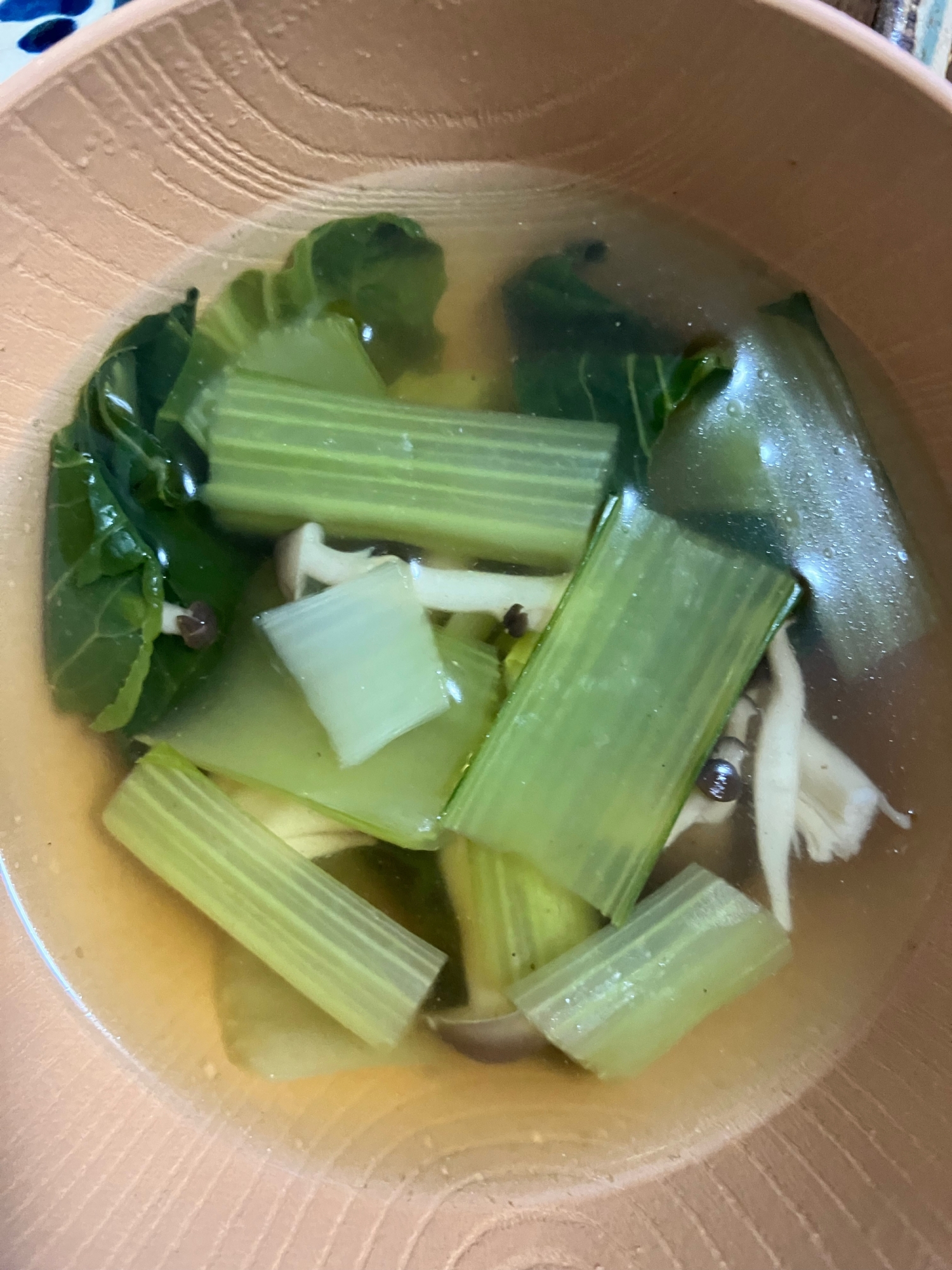 小松菜としめじのコンソメスープ