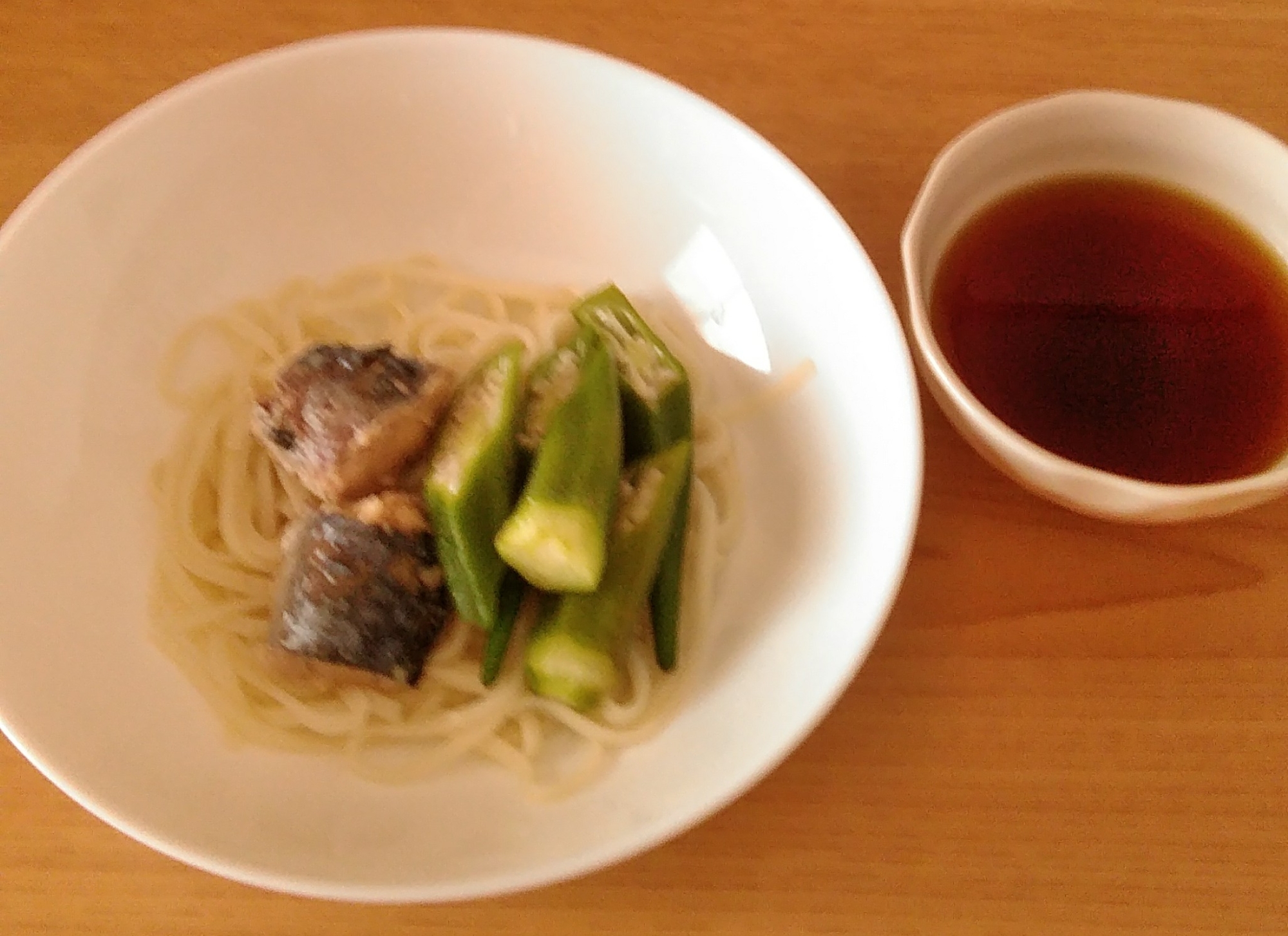 サバ缶とオクラの冷やしうどん