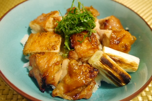 魚焼きグリルで炭火焼き風☆焼き鳥丼