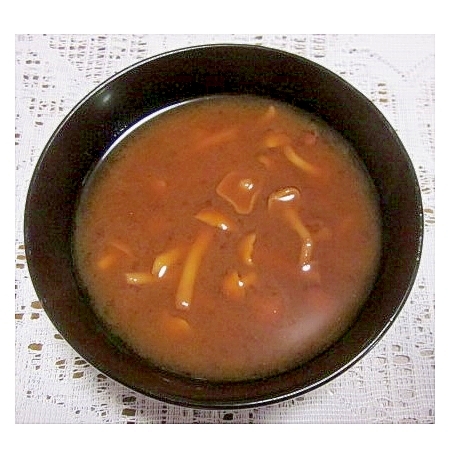なめこの赤みそ味噌汁