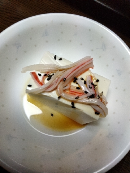 カニカマと黒すりごまのレモン醤油冷奴