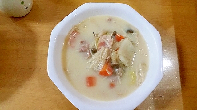 白菜ときのこと豚肉のクリーム煮風スープ