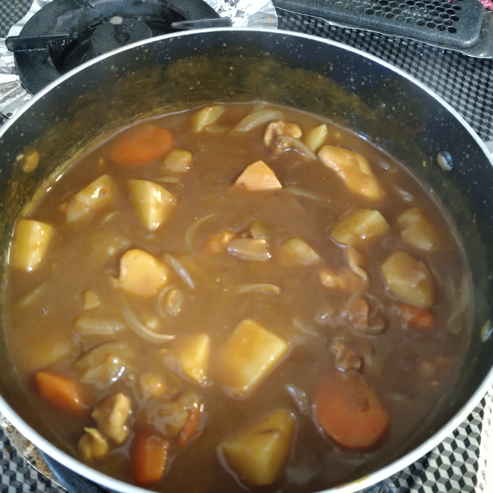 牛すじ出汁で煮込んだチキンカレー