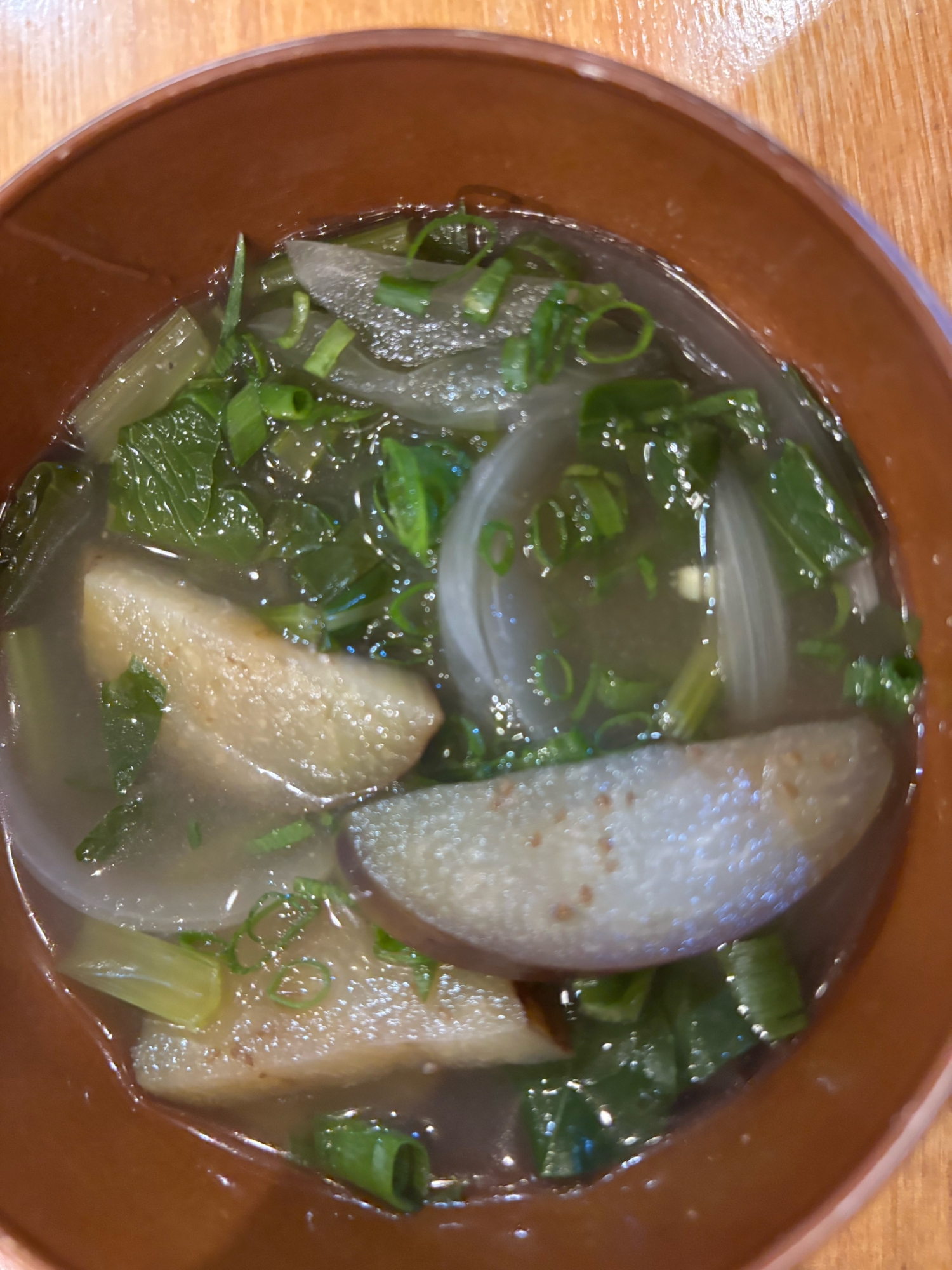 ナスと小松菜と玉ねぎの味噌汁