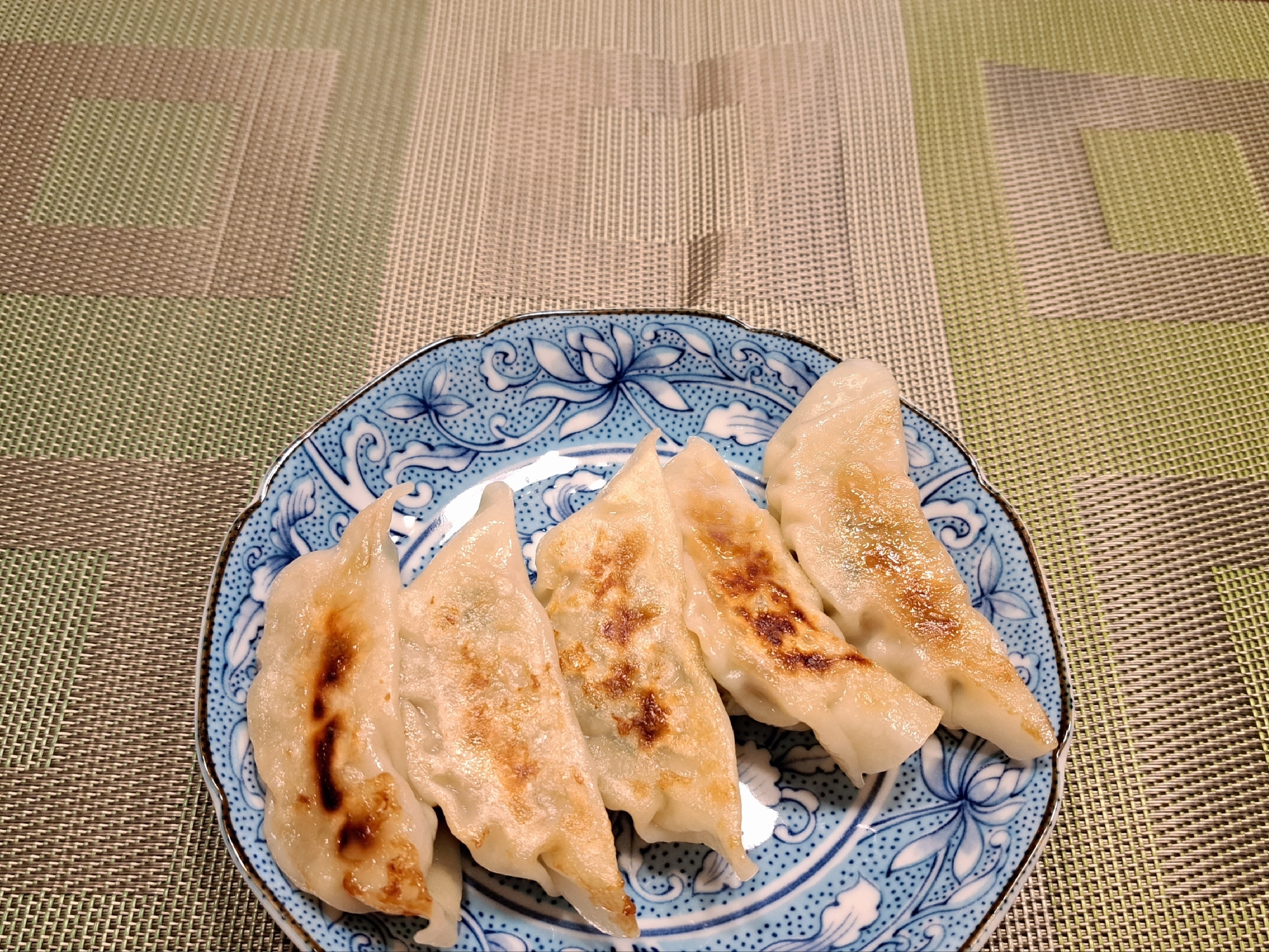 白菜たっぷり！手作り焼き餃子