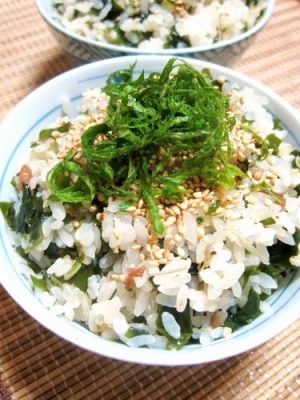 わかめと干し梅のじゃこご飯 レシピ・作り方 by YAMAT☆ - 楽天レシピ