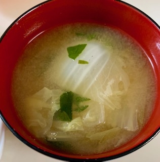 白菜とワカメのお味噌汁♪