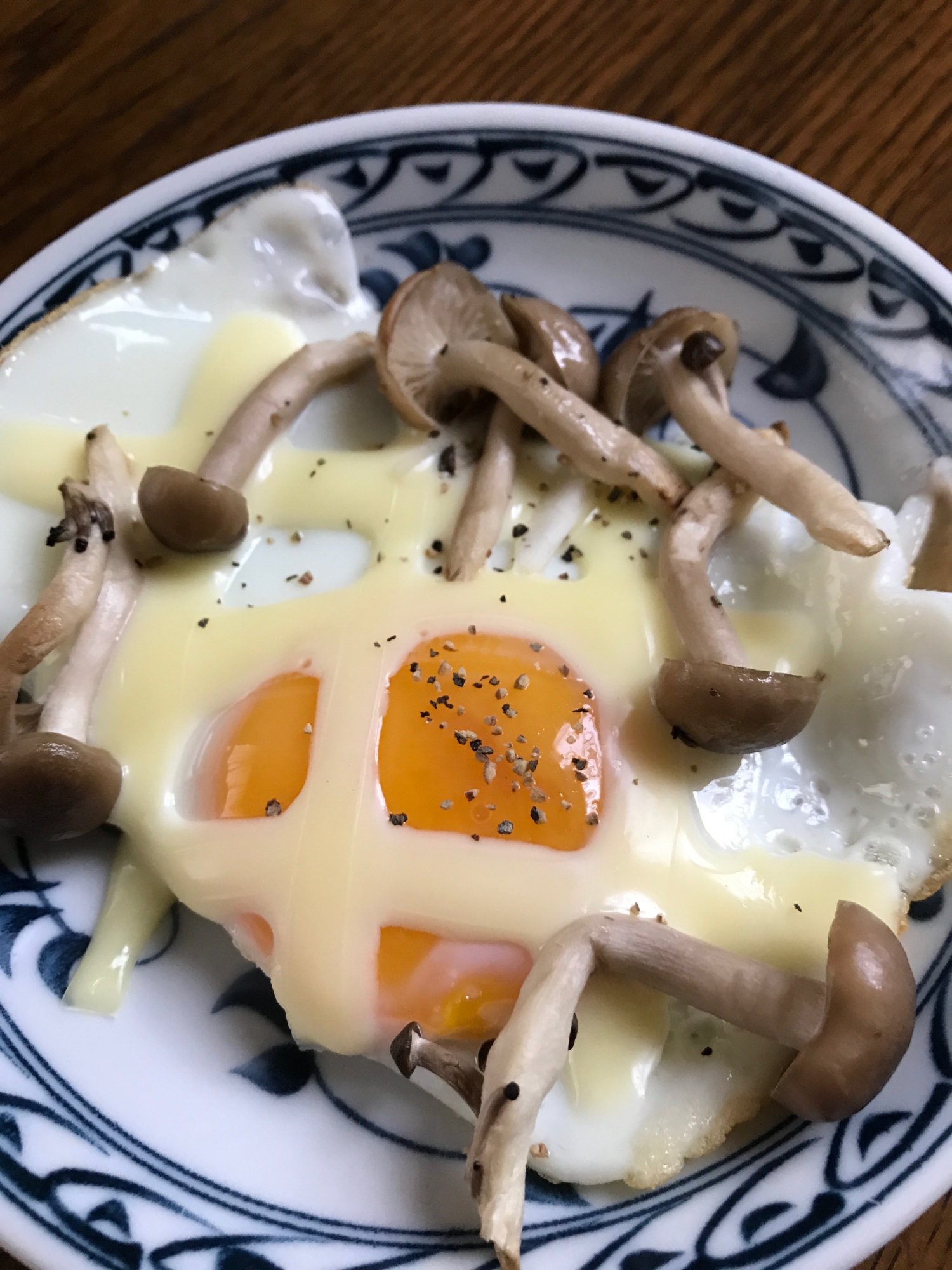 目玉焼きチーズのせ