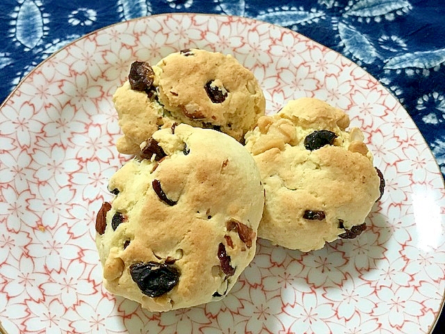 ミックスナッツとドライクランベリーのスコーン